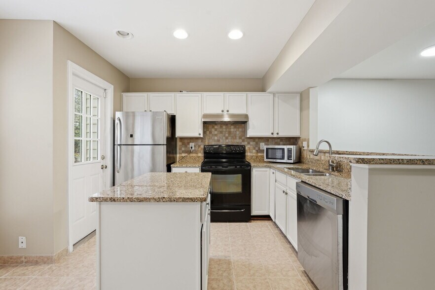 Building Photo - 8074 Sebon Dr