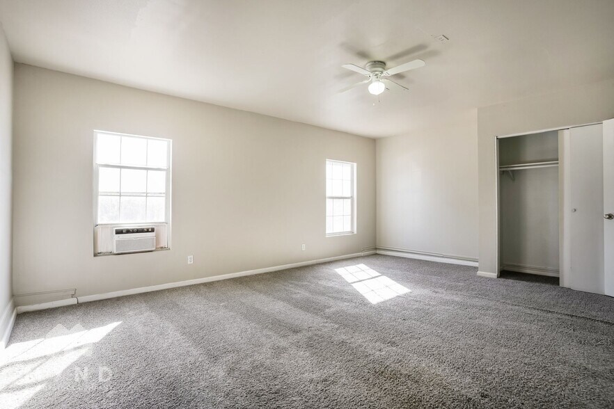 Building Photo - 6204 Duchess Dr