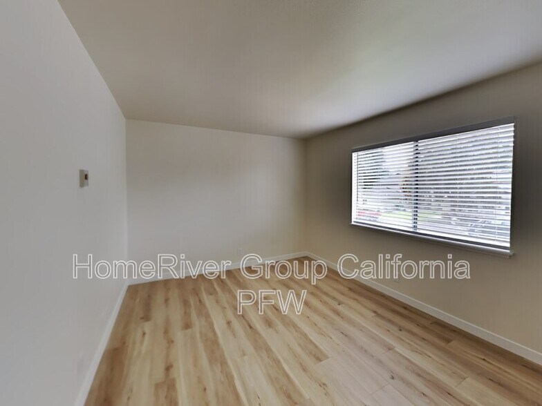 Building Photo - 2622 Spinnaker Ave