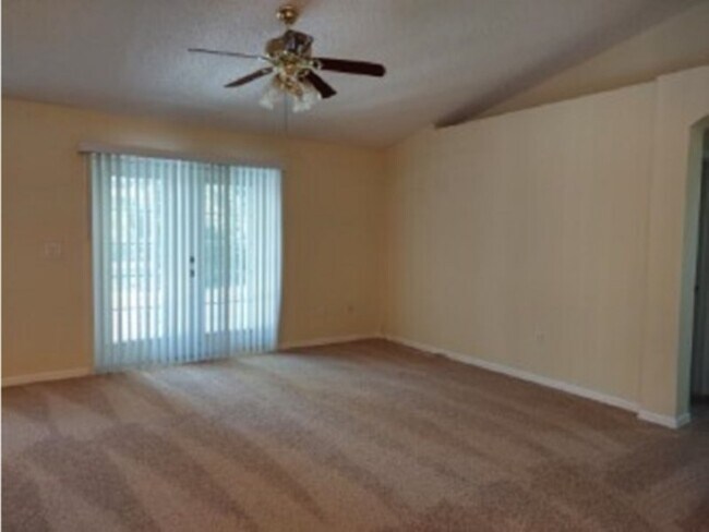 Building Photo - 3 bedrooms 2 baths in Palm Coast