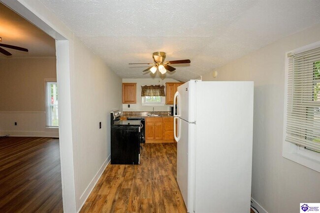 Building Photo - 203 W Warfield St