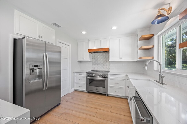 Building Photo - 3701 Warwick Dr