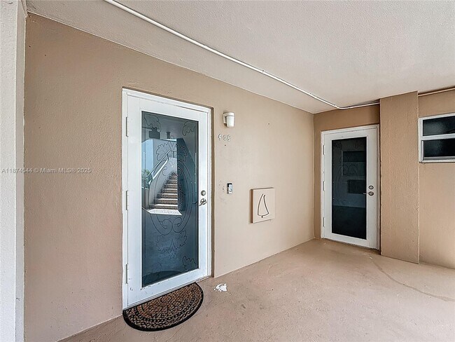 Building Photo - 401 N Riverside Dr