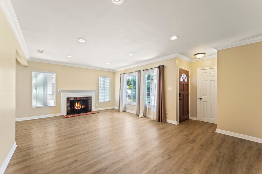 Living room w/large windows - 12938 Jefferson Ave