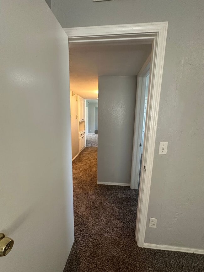 Building Photo - 3 Bed 1.5 Bath