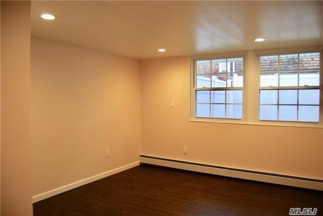 Building Photo - 8 Horseshoe Ln