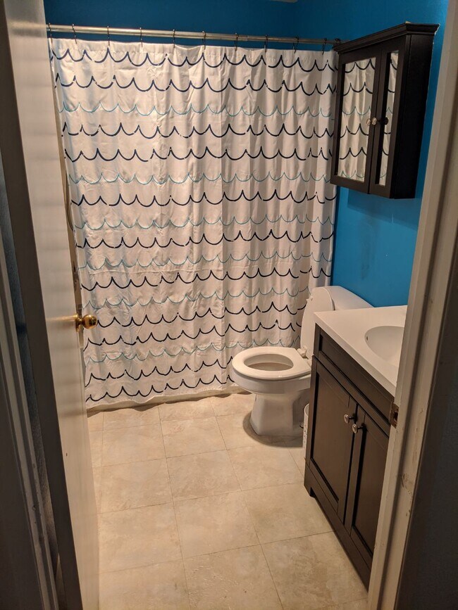 Guest Bath (2nd Floor) - 9808 Regent St