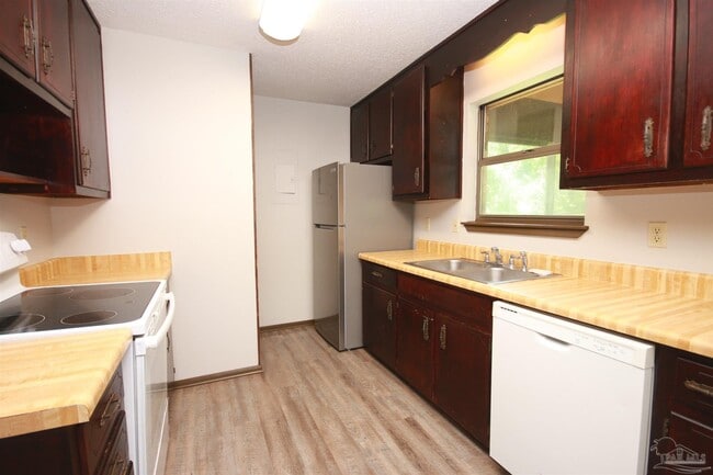 Building Photo - 1594 Sunny Ridge Ln