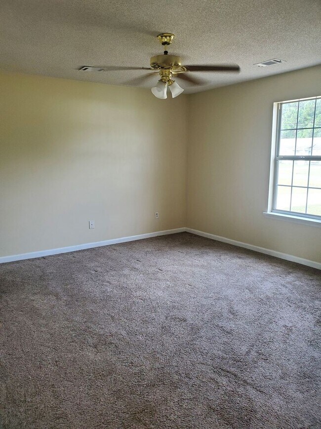 Building Photo - 709 Macey St