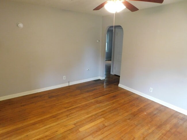 Building Photo - Very nice 3 bedroom/1 bath in El Dorado!