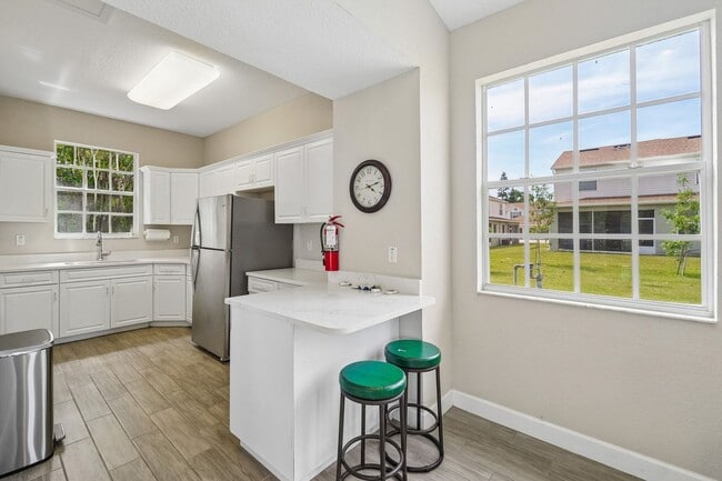Building Photo - Heritage Oaks gated community 3/2.5/2 Townhome