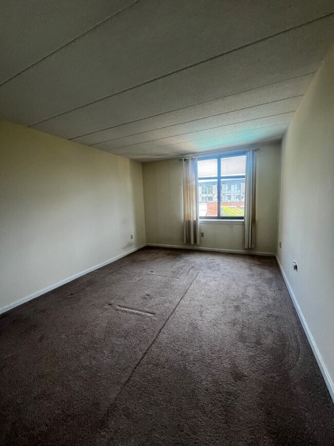 Building Photo - Renovated Allston 2 Bed/2 Bath Condo on Brainerd Rd.  Garage Parking Inc, Pool.  Available June 1st