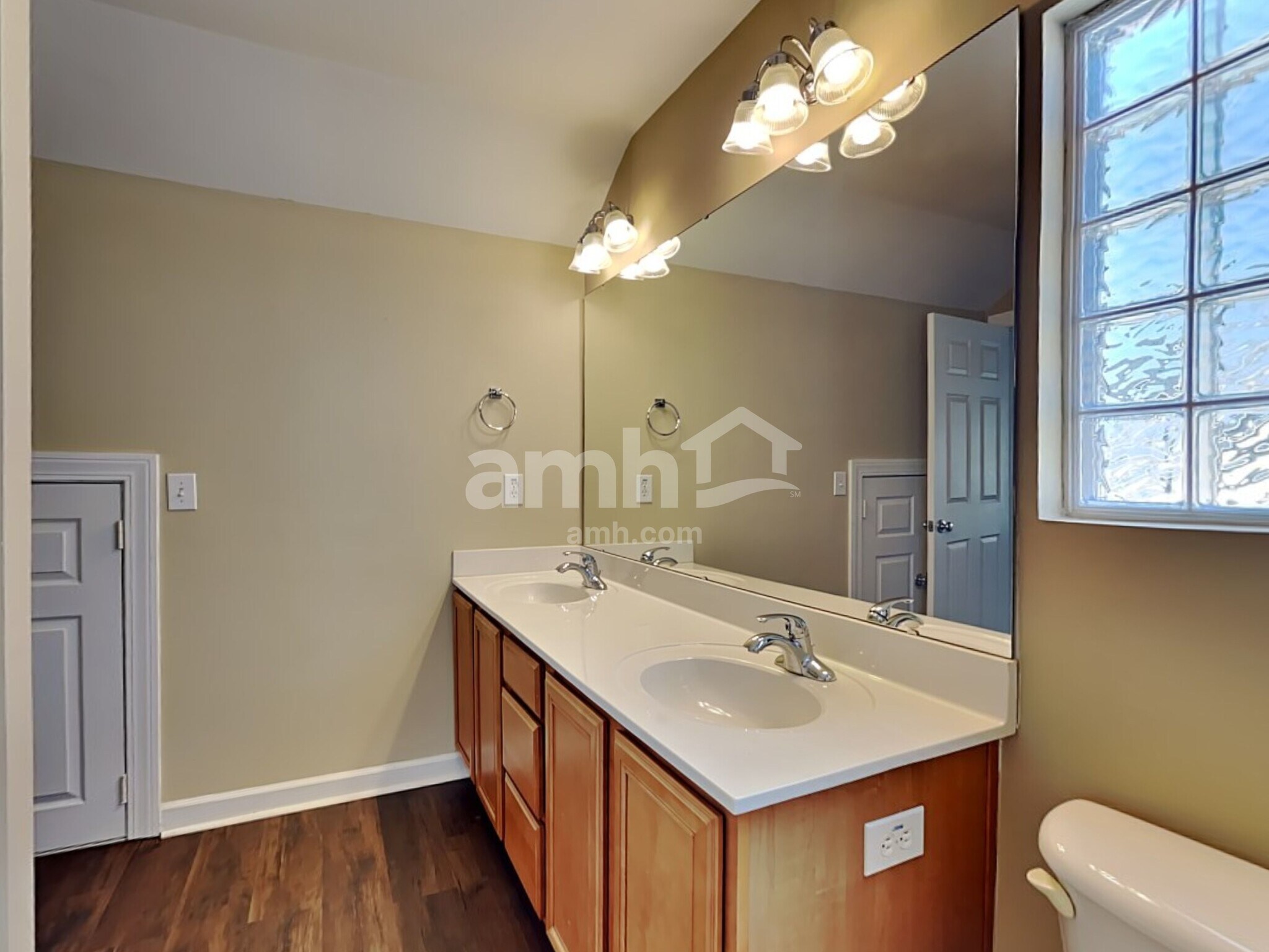 Building Photo - 222 Garden Grove Dr