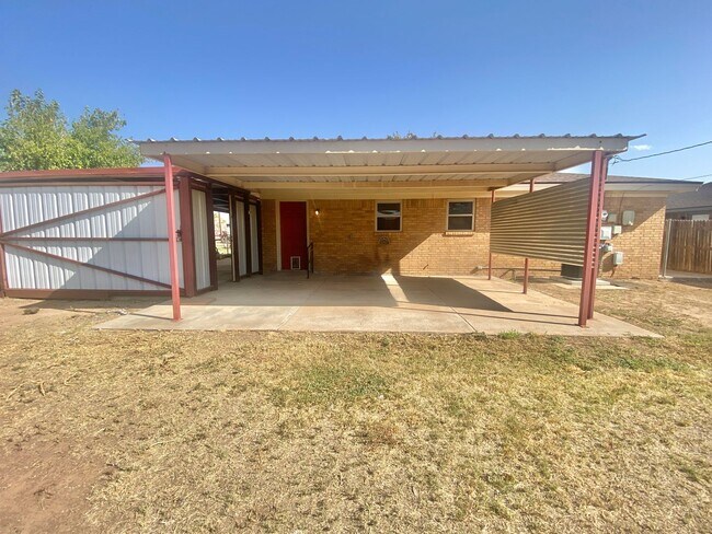 Building Photo - 605 5th St
