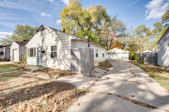 Building Photo - 1823 Overdene Ave