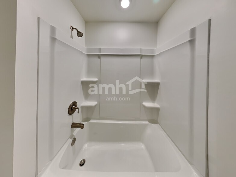Building Photo - 1080 Highland Walk