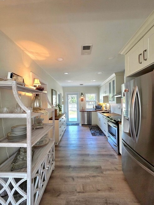 Building Photo - 141 40th Ave NE