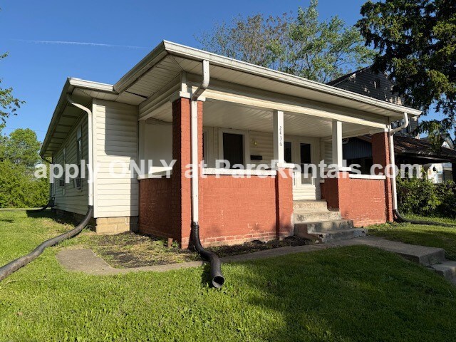 Primary Photo - 2436 N Oxford St