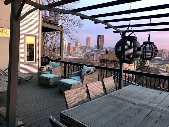 Building Photo - Amazing New Construction Right in the Southside Slopes!