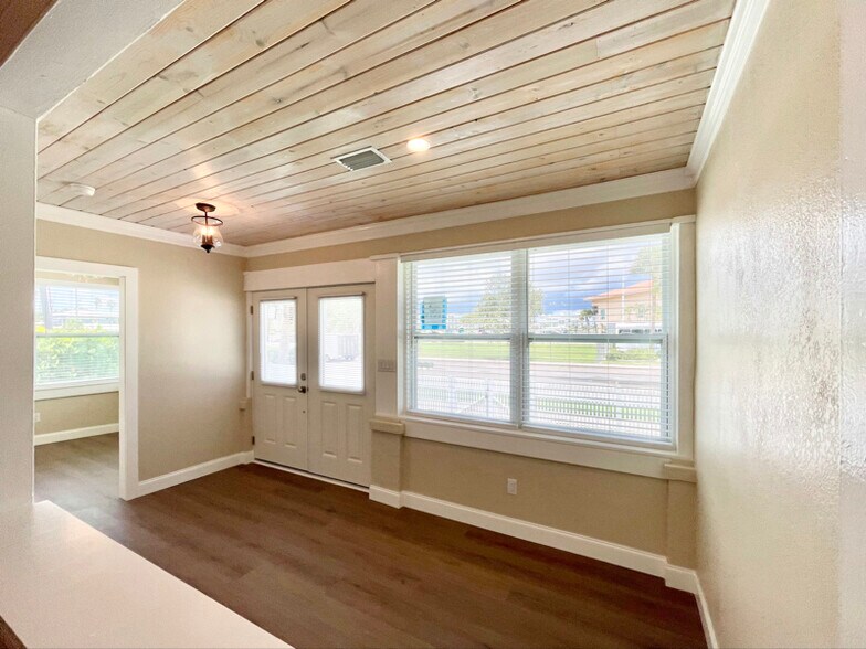 Building Photo - 7700 Boca Ciega Dr