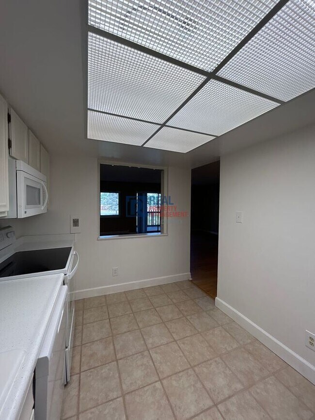 Building Photo - 14390 E Marina Dr