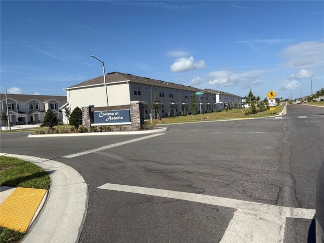 Building Photo - 2951 Savoir