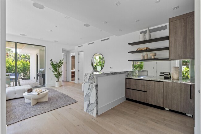 Building Photo - 1070 Del Harbour Dr
