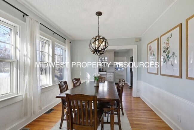 Building Photo - Historic Home in Downtown Lee's Summit