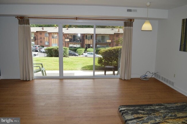 Building Photo - 10026 Fair Wds Dr