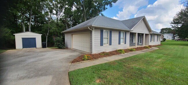 Building Photo - 106 Overlook Dr