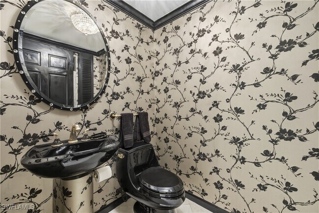 Building Photo - 8990 Bay Colony Dr