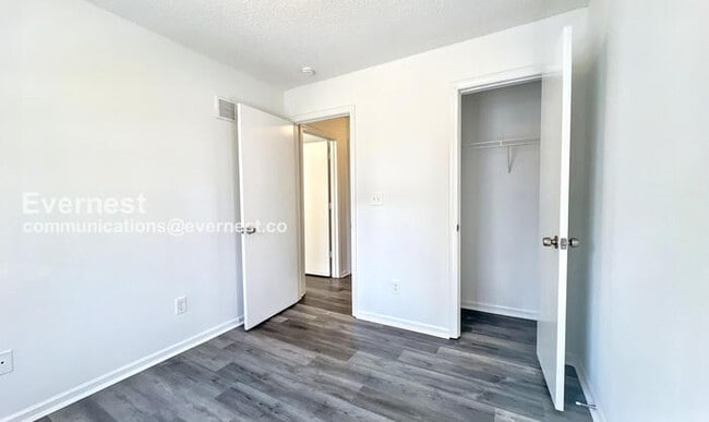 Building Photo - 1021 SE Steeple Dr