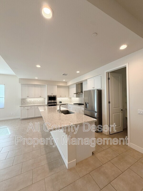 Building Photo - 74565 Tesla Dr