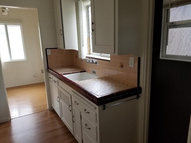 Building Photo - 4432 Utah St