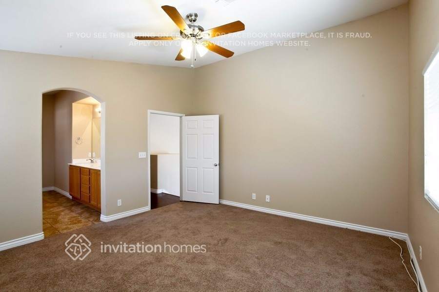 Building Photo - 5910 Red Dawn St
