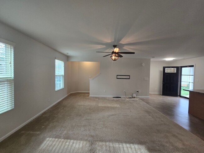 Building Photo - Beautiful Home Available for Rent in Charlotte, NC 28212