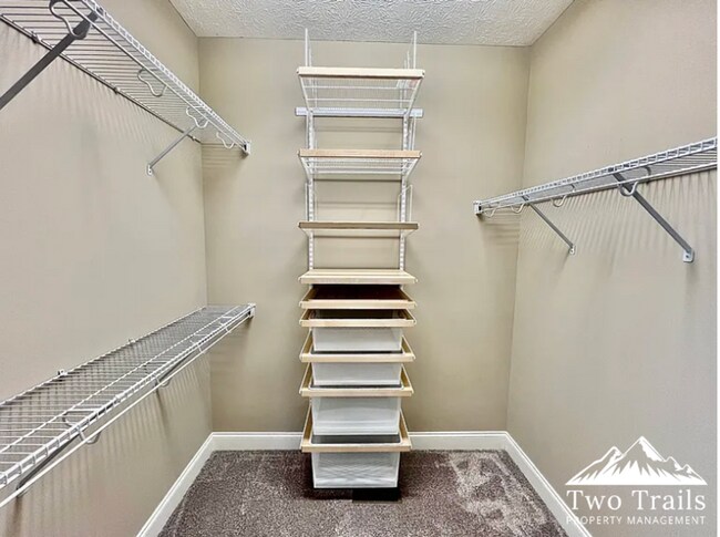 Building Photo - LUXURY MOUNTAIN LIVING IN GATED COMMUNITY