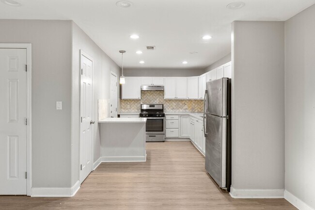 Building Photo - 2308 Devonshire Dr