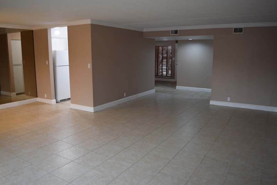 Building Photo - 8526 Madrid Ct