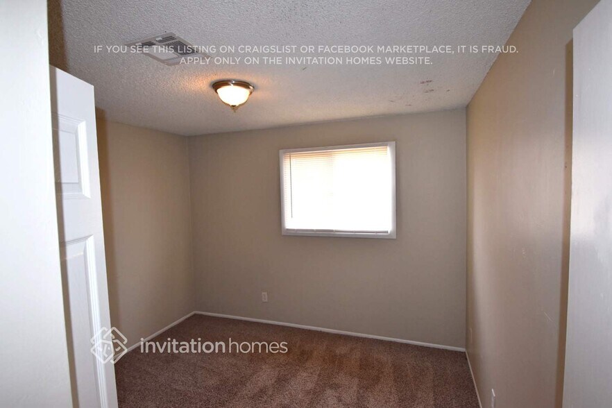 Building Photo - 8233 W Indianola Ave