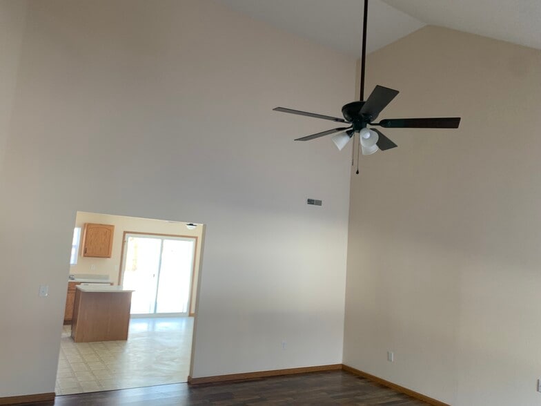 Building Photo - 520 Wood Thrush St