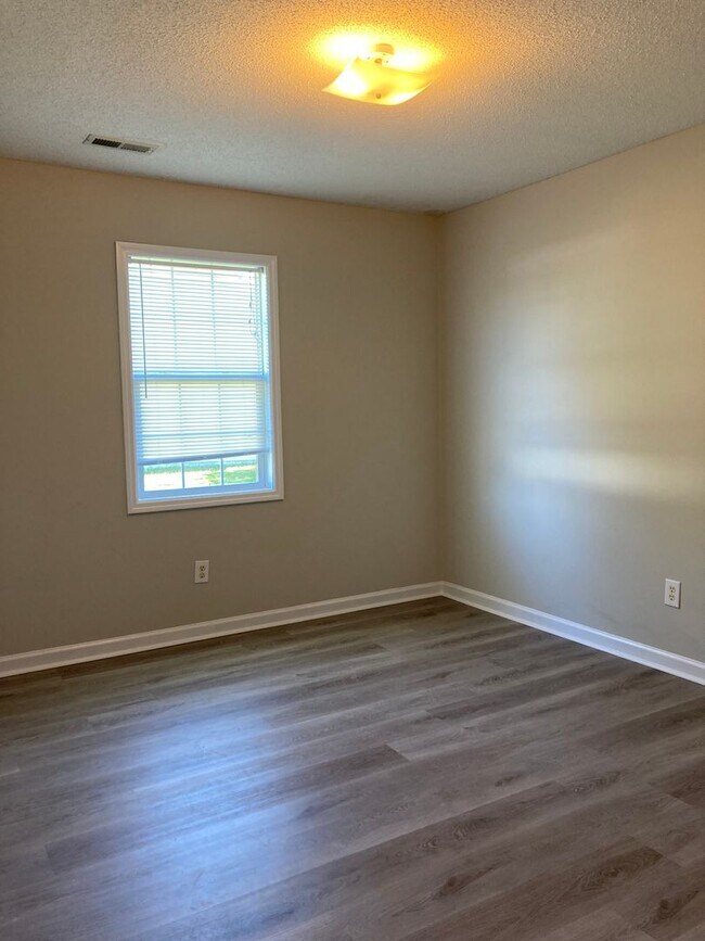 Building Photo - 711 Covington Ct