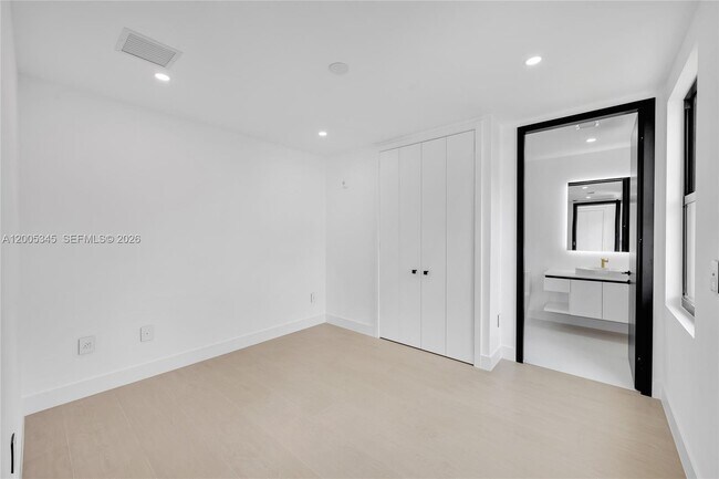Building Photo - 3222 NE 7th St