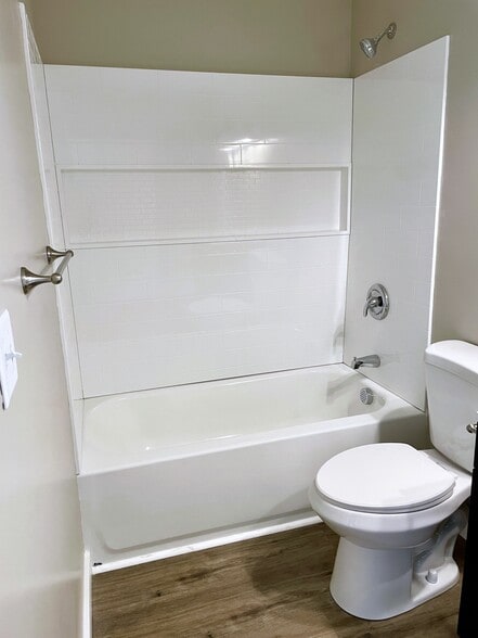 Building Photo - 20 N Main St