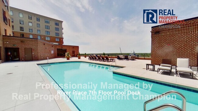 Building Photo - Luxury Condo with Water Views in Heart of Wilmington