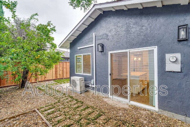 Building Photo - 681 S 13th St