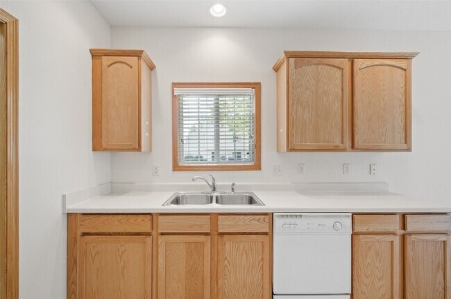 Building Photo - 5221 Village Run Ave