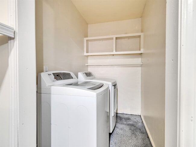 Building Photo - 22538 Market Square Ln