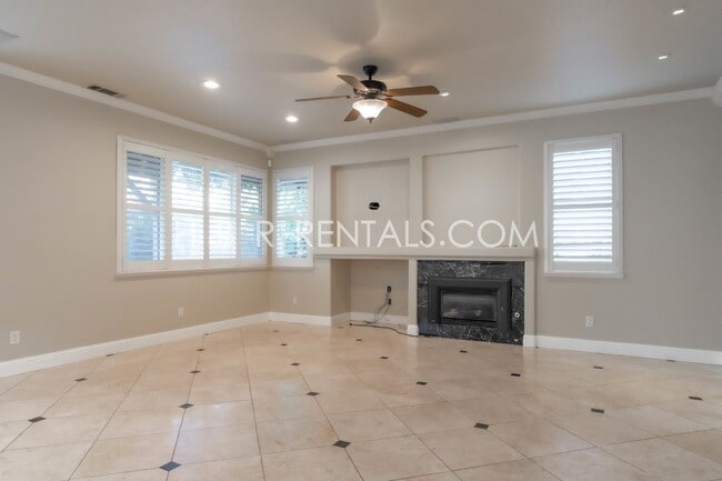 Building Photo - 422 Meyenberg Ave