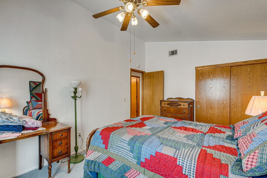 Building Photo - 2033 Silvercrest Dr